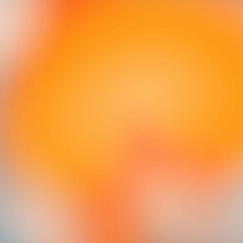 Abstracte, wazige achtergrond met een warm oranje-geel kleurverloop dat overgaat in een koel blauwgrijs.