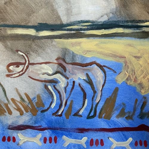 Abstract schilderij van een gehoornd dier (stier/buffel) op blauw, met bruin-witte contouren. Boven abstracte tinten, onderaan botvormen en rode stippen.